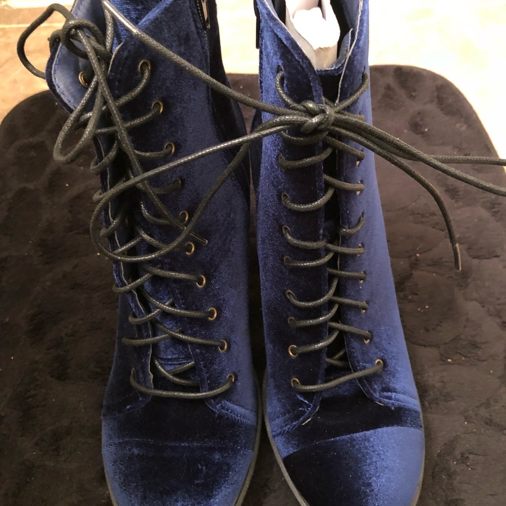 Shoedazzle size 10 Stunning Blue Suede Booties✨✨